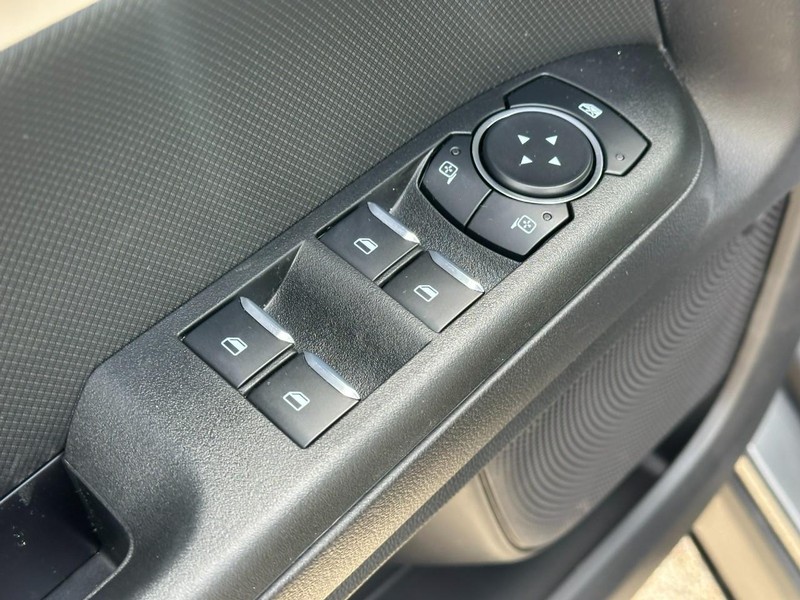 Ford Bronco Sport Vehicle Full-screen Gallery Image 09