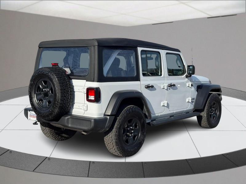Jeep Wrangler Vehicle Full-screen Gallery Image 03