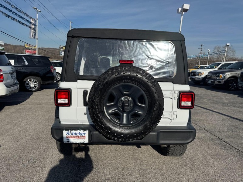 Jeep Wrangler Vehicle Full-screen Gallery Image 05