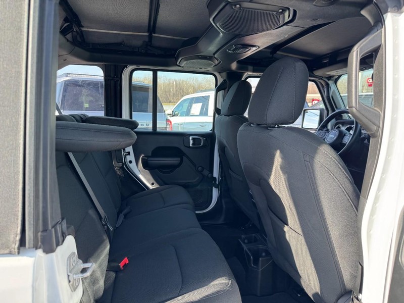 Jeep Wrangler Vehicle Full-screen Gallery Image 10