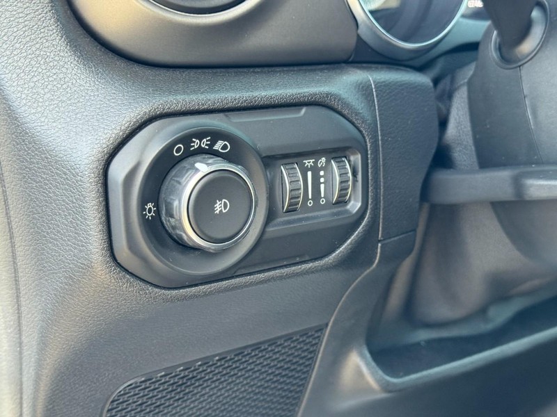 Jeep Wrangler Vehicle Full-screen Gallery Image 16