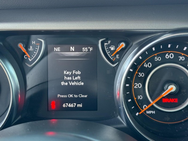 Jeep Wrangler Vehicle Full-screen Gallery Image 19