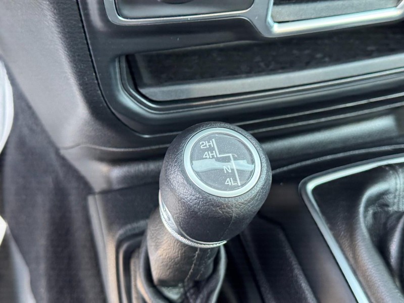 Jeep Wrangler Vehicle Full-screen Gallery Image 21