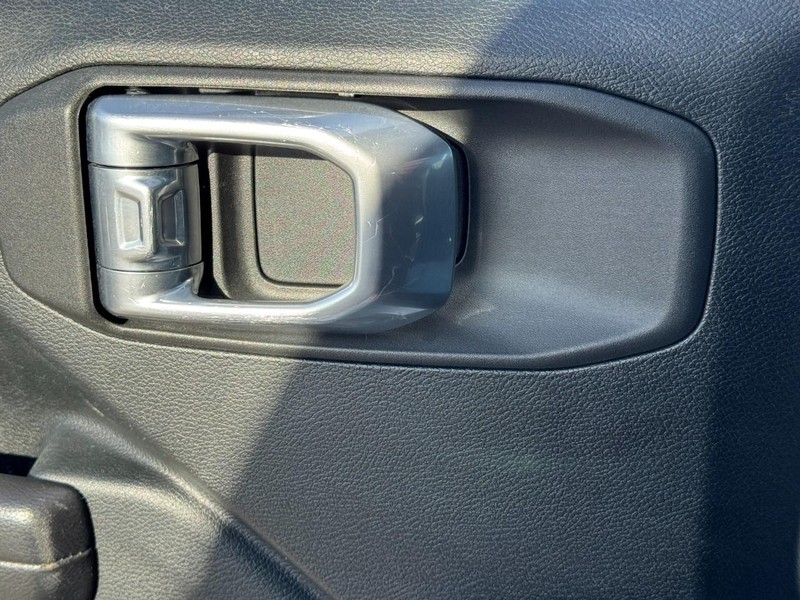 Jeep Wrangler Vehicle Full-screen Gallery Image 23