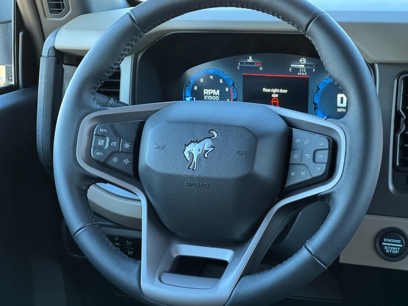 Ford Bronco Vehicle Full-screen Gallery Image 07