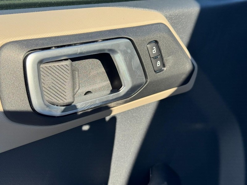 Ford Bronco Vehicle Full-screen Gallery Image 10