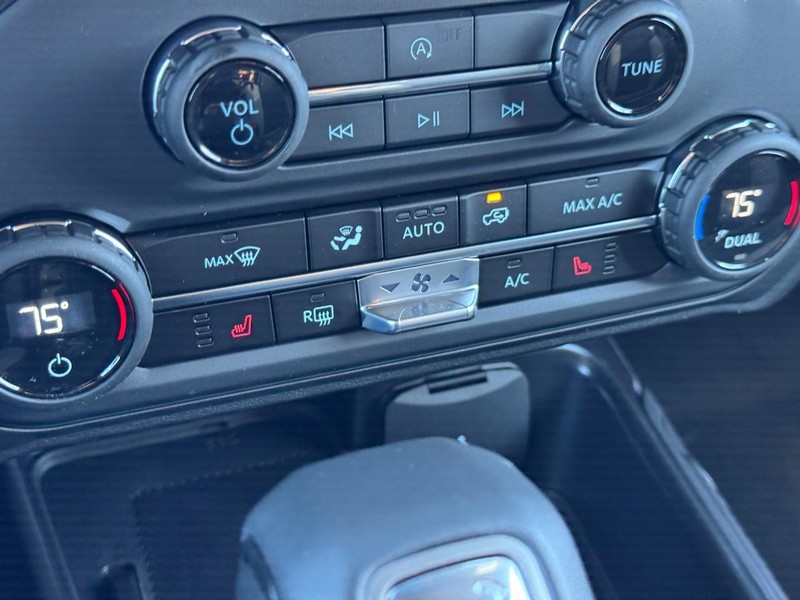 Ford Bronco Vehicle Full-screen Gallery Image 16