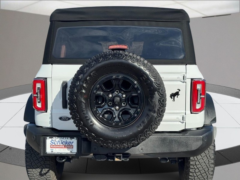 Ford Bronco Vehicle Full-screen Gallery Image 04