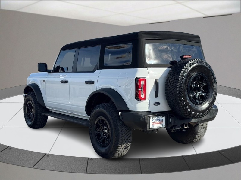 Ford Bronco Vehicle Full-screen Gallery Image 06