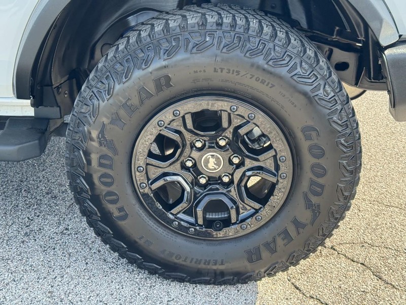 Ford Bronco Vehicle Full-screen Gallery Image 07