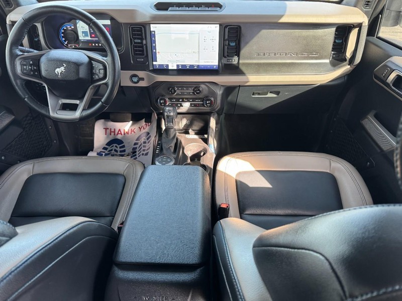 Ford Bronco Vehicle Full-screen Gallery Image 11