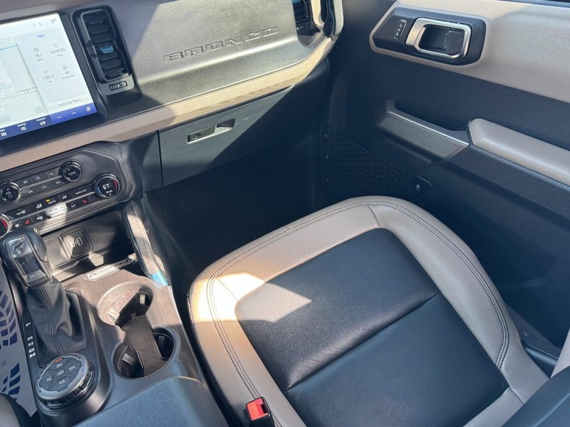 Ford Bronco Vehicle Full-screen Gallery Image 15