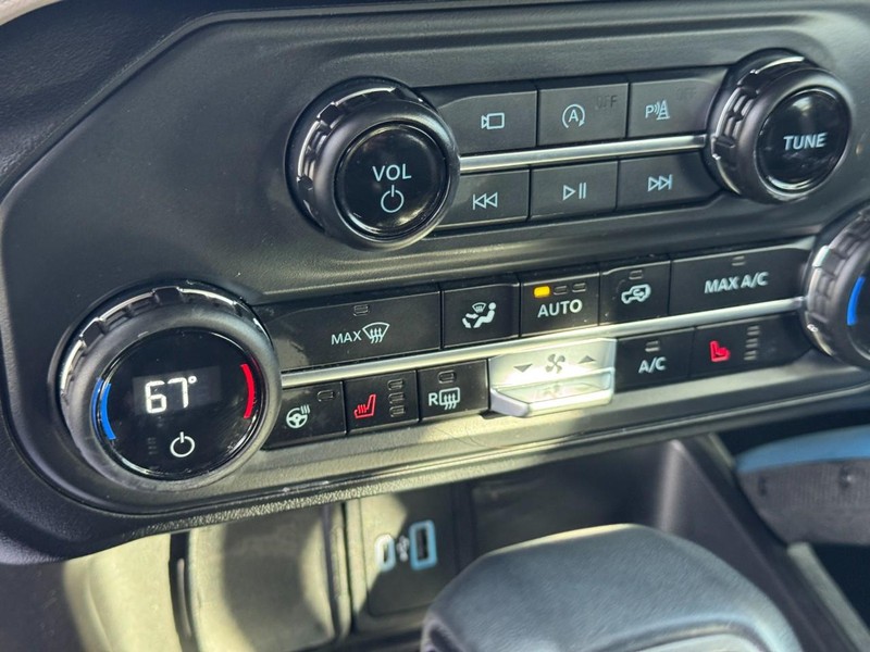 Ford Bronco Vehicle Full-screen Gallery Image 22