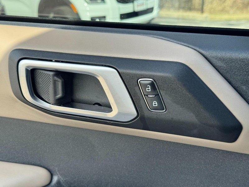 Ford Bronco Vehicle Full-screen Gallery Image 24