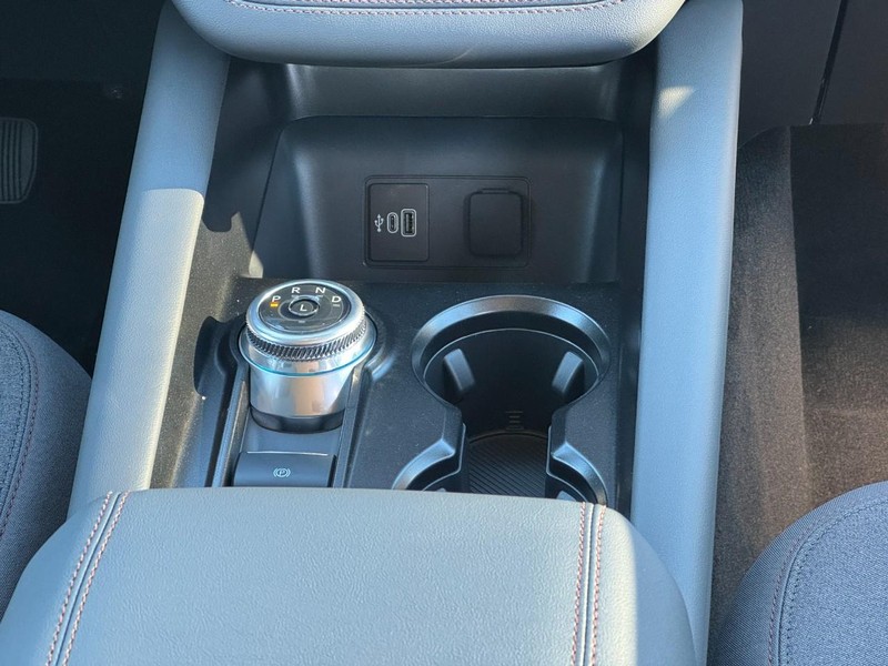 Ford Explorer Vehicle Full-screen Gallery Image 10