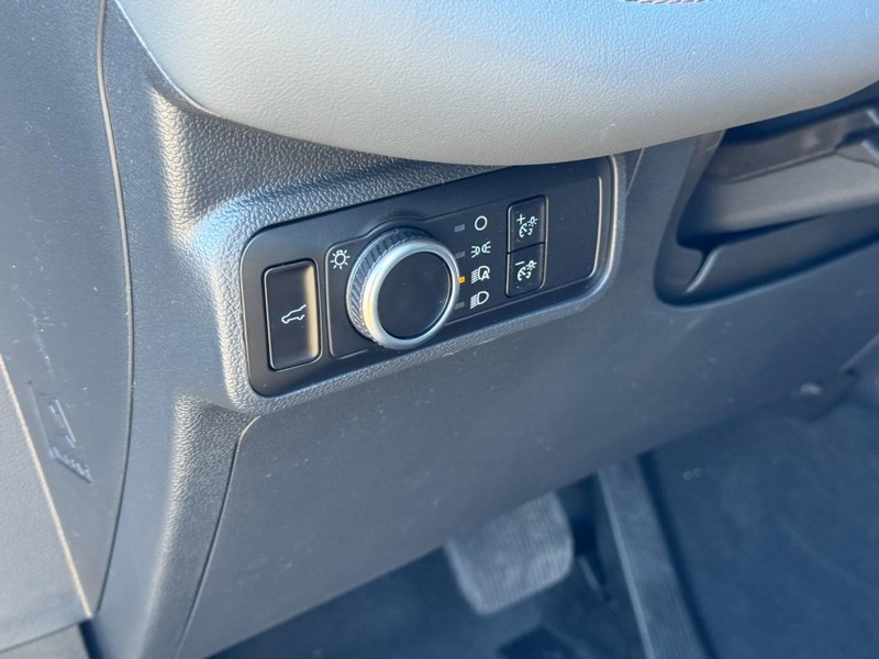 Ford Explorer Vehicle Full-screen Gallery Image 13