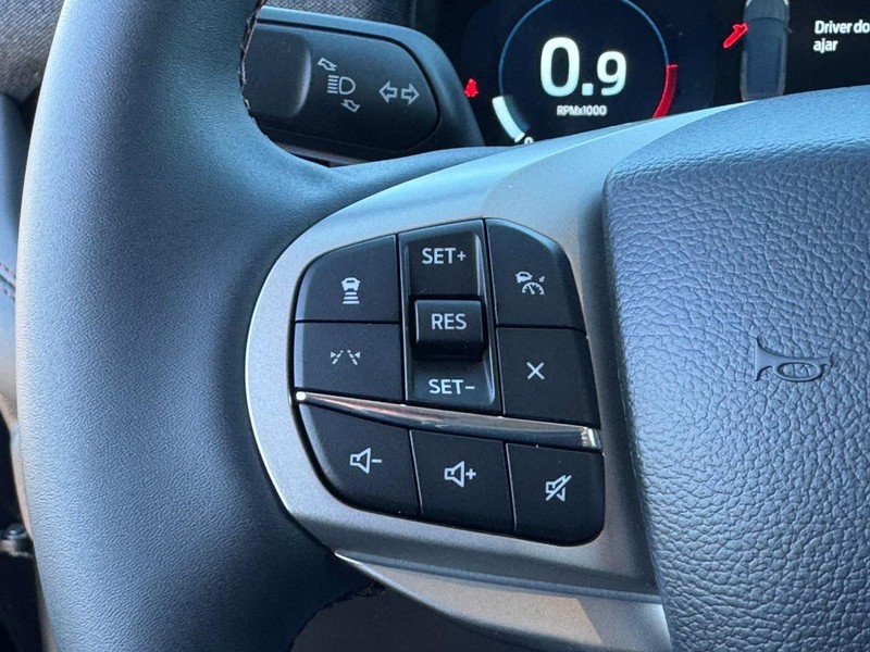 Ford Explorer Vehicle Full-screen Gallery Image 14