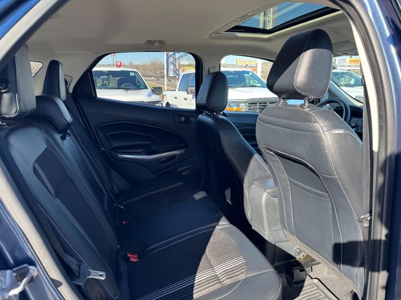 Ford EcoSport Vehicle Full-screen Gallery Image 05