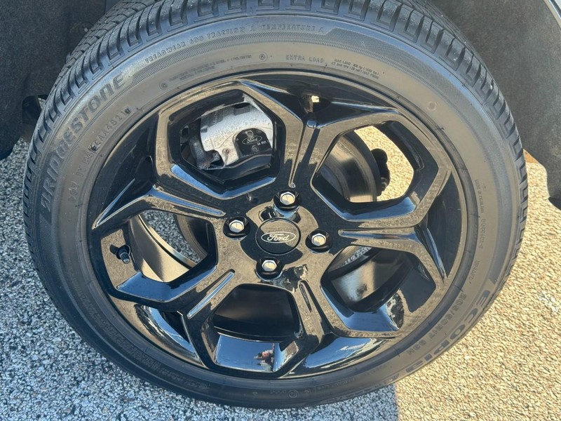 Ford EcoSport Vehicle Full-screen Gallery Image 07