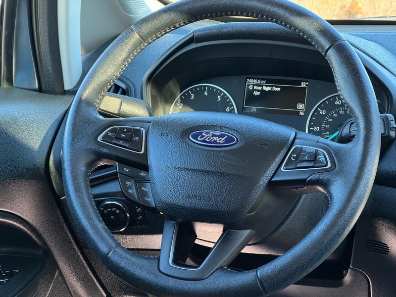 Ford EcoSport Vehicle Full-screen Gallery Image 11