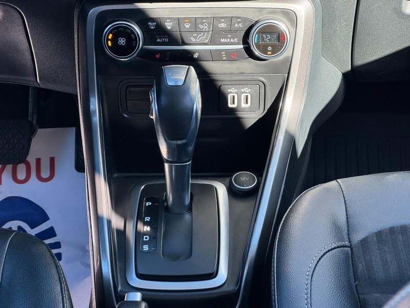 Ford EcoSport Vehicle Full-screen Gallery Image 13