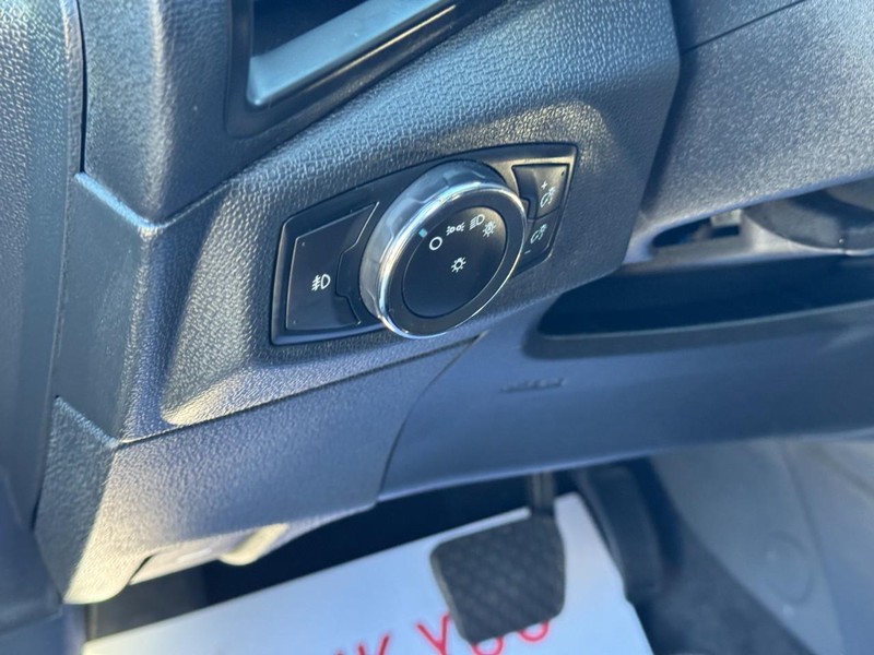 Ford EcoSport Vehicle Full-screen Gallery Image 15