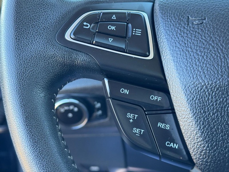 Ford EcoSport Vehicle Full-screen Gallery Image 16