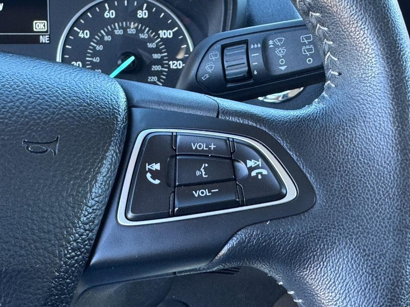 Ford EcoSport Vehicle Full-screen Gallery Image 17