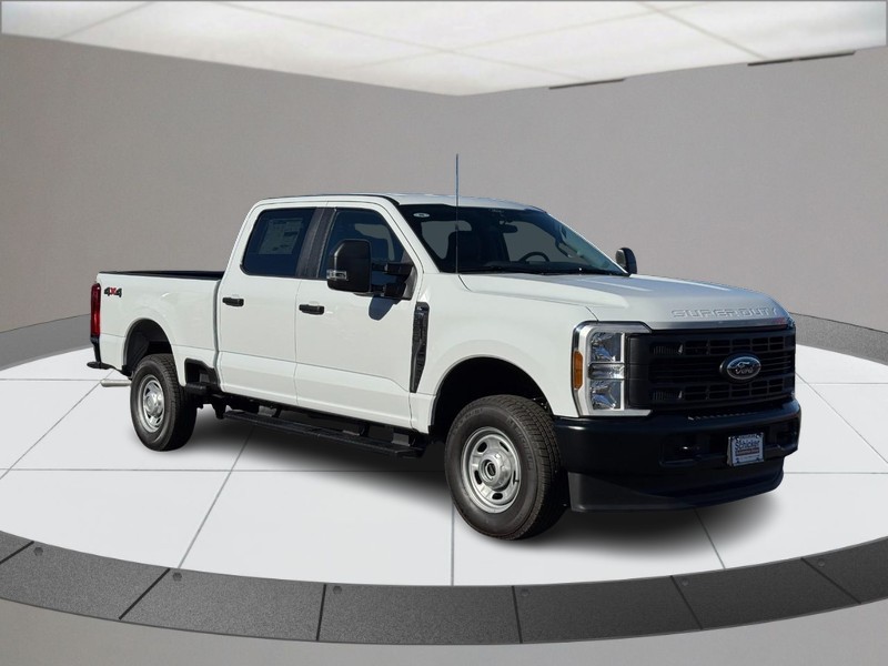 Ford Super Duty F-250 SRW Vehicle Full-screen Gallery Image 02