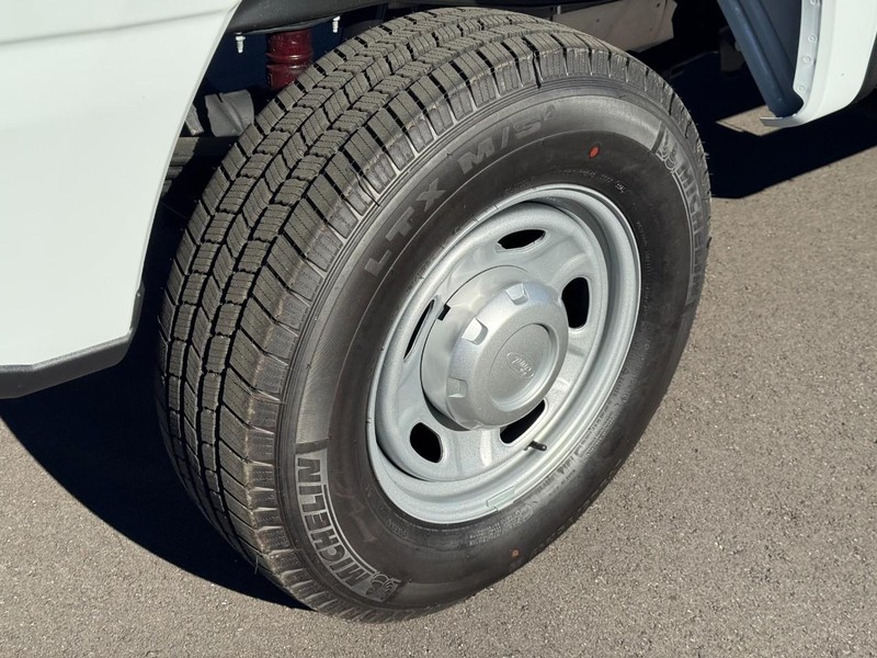 Ford Super Duty F-250 SRW Vehicle Full-screen Gallery Image 05