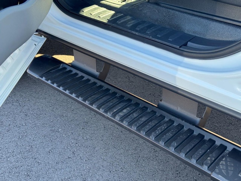 Ford Super Duty F-250 SRW Vehicle Full-screen Gallery Image 12