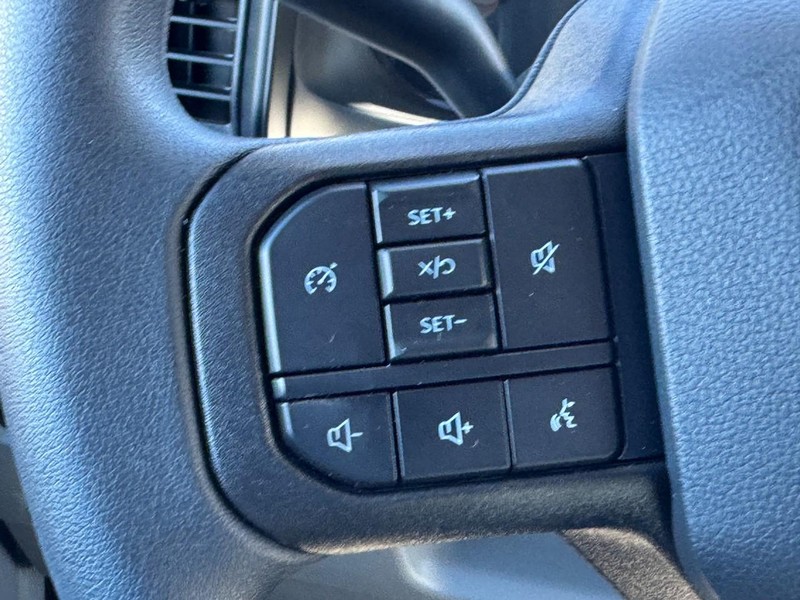 Ford Super Duty F-250 SRW Vehicle Full-screen Gallery Image 16