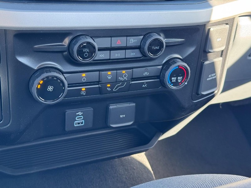 Ford Super Duty F-350 DRW Vehicle Full-screen Gallery Image 14