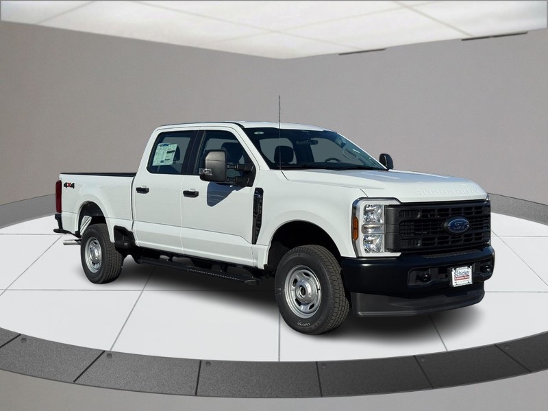 Ford Super Duty F-250 SRW Vehicle Full-screen Gallery Image 02