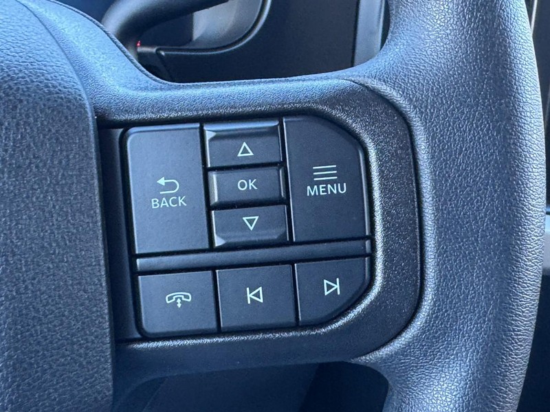 Ford Super Duty F-350 SRW Vehicle Full-screen Gallery Image 15