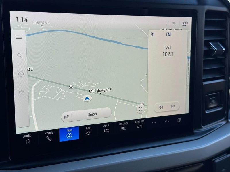 Ford Super Duty F-350 SRW Vehicle Full-screen Gallery Image 18