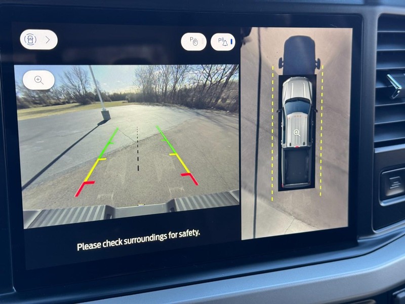 Ford Super Duty F-350 SRW Vehicle Full-screen Gallery Image 19