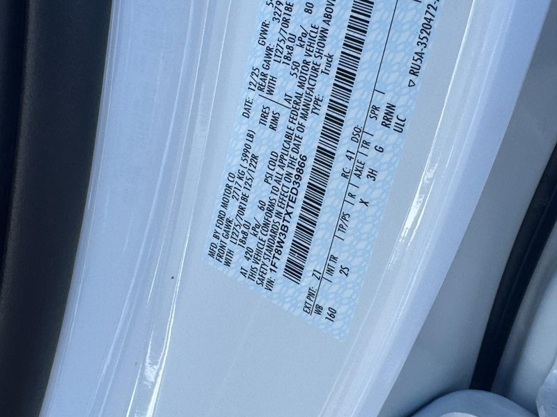 Ford Super Duty F-350 SRW Vehicle Full-screen Gallery Image 20