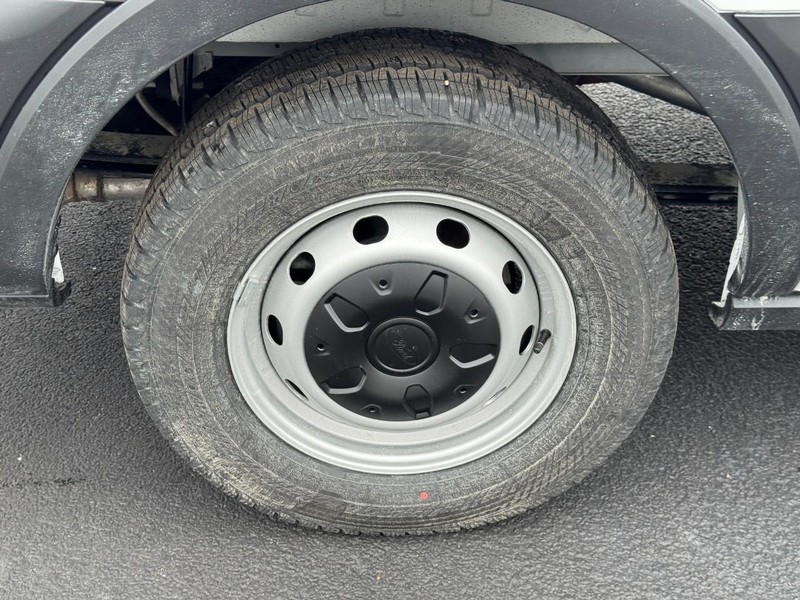 Ford Transit Passenger Wagon Vehicle Full-screen Gallery Image 04