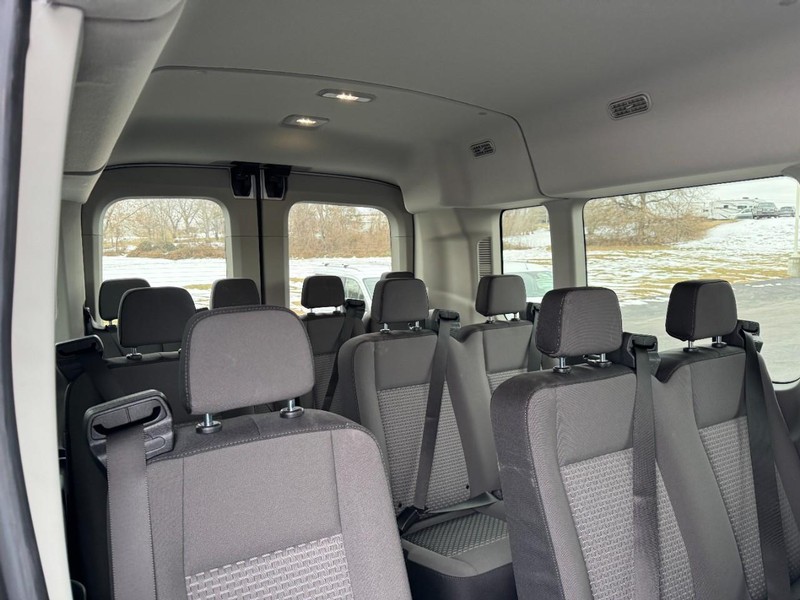 Ford Transit Passenger Wagon Vehicle Full-screen Gallery Image 05