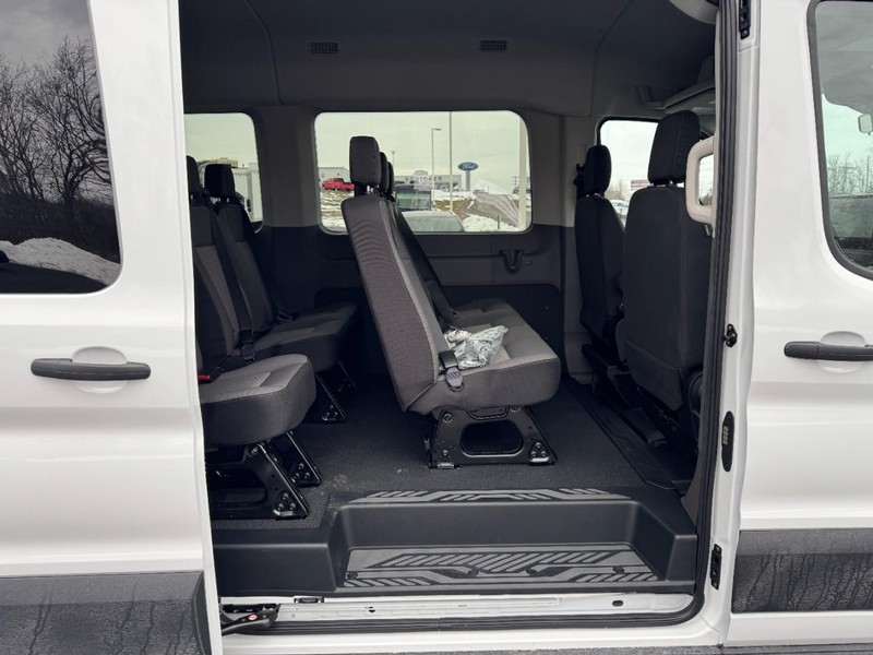 Ford Transit Passenger Wagon Vehicle Full-screen Gallery Image 06