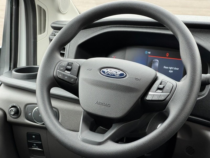 Ford Transit Passenger Wagon Vehicle Full-screen Gallery Image 08