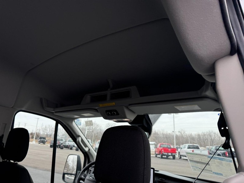 Ford Transit Passenger Wagon Vehicle Full-screen Gallery Image 11