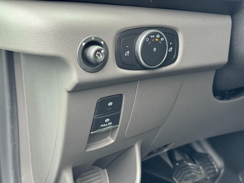 Ford Transit Passenger Wagon Vehicle Full-screen Gallery Image 14