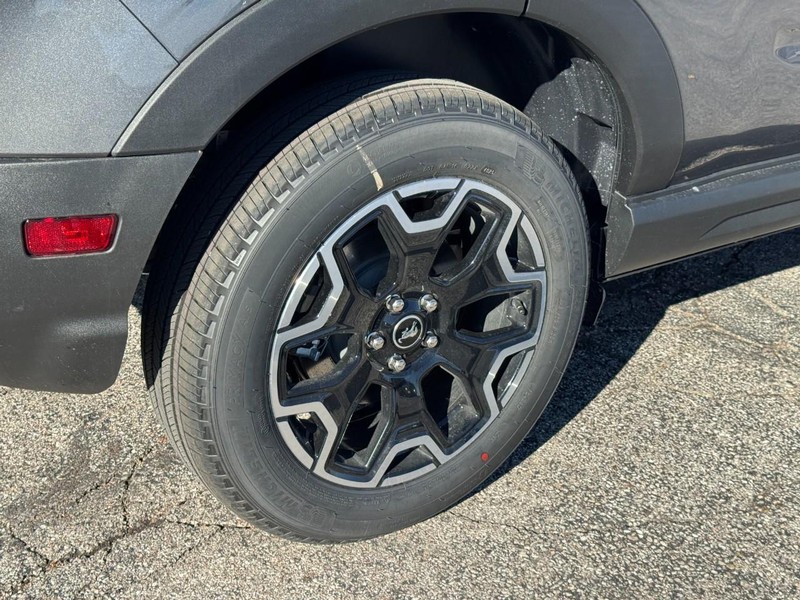 Ford Bronco Sport Vehicle Full-screen Gallery Image 04