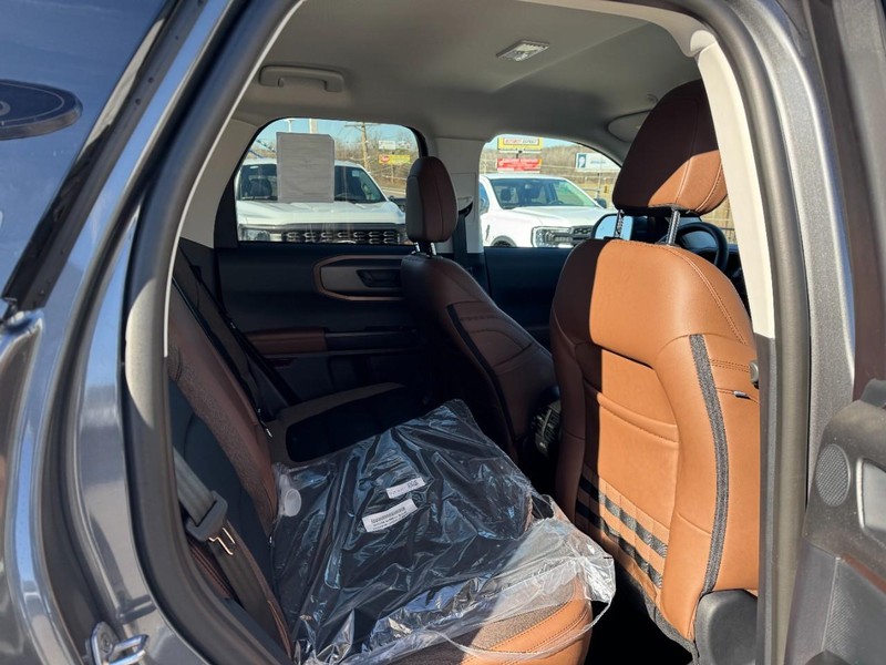 Ford Bronco Sport Vehicle Full-screen Gallery Image 05