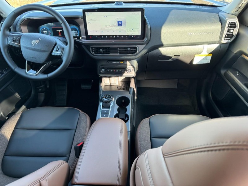 Ford Bronco Sport Vehicle Full-screen Gallery Image 06