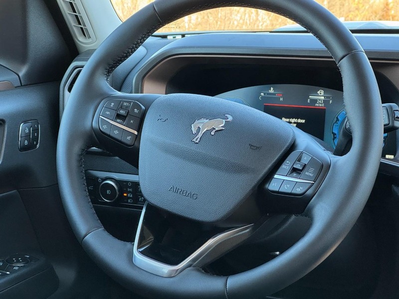 Ford Bronco Sport Vehicle Full-screen Gallery Image 07