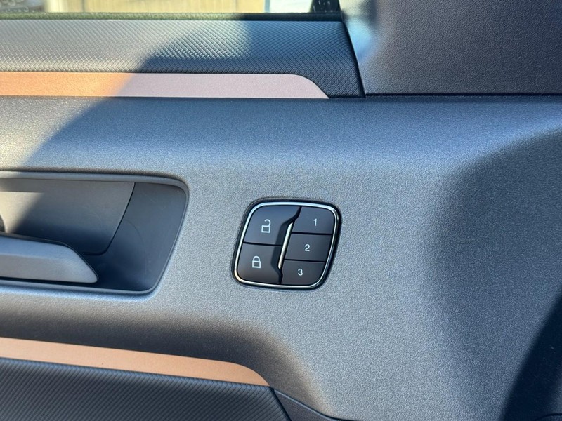 Ford Bronco Sport Vehicle Full-screen Gallery Image 17