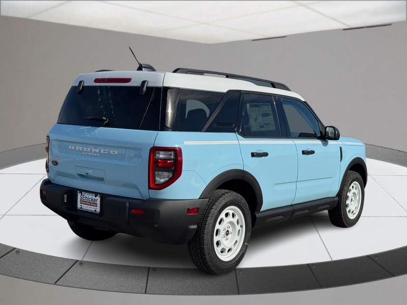 Ford Bronco Sport Vehicle Full-screen Gallery Image 03